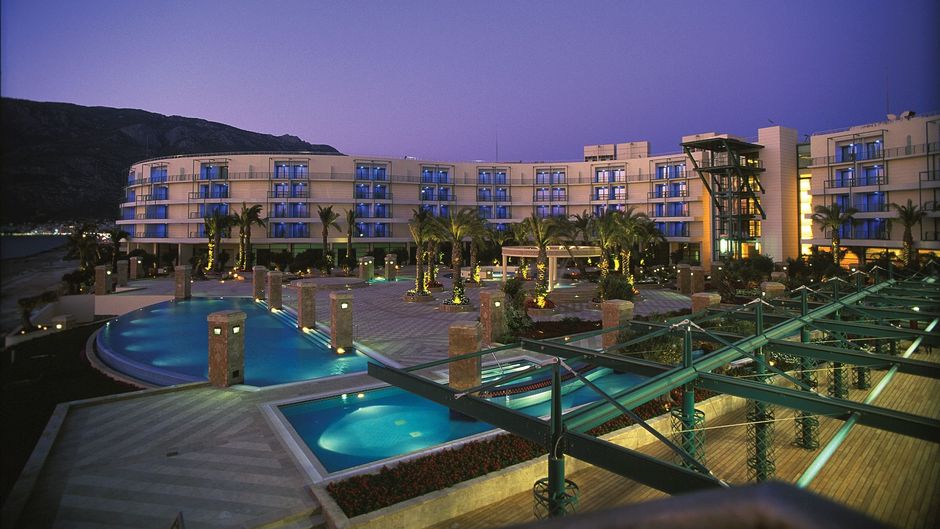 Club Hotel Casino Loutraki Exterior