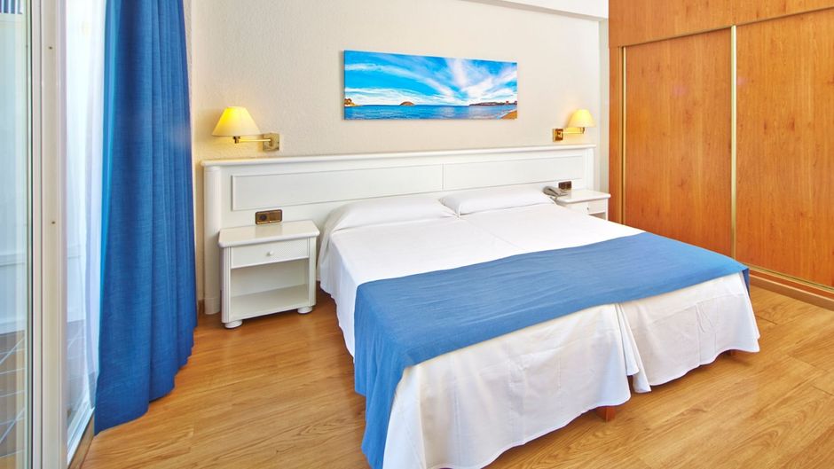 Hotel Flamboyan Room