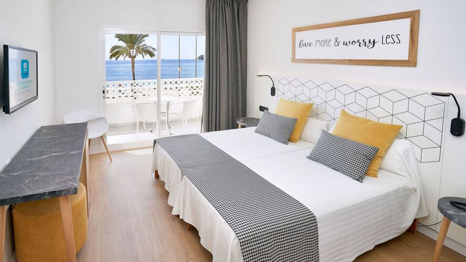 Hotel Flamboyan Room