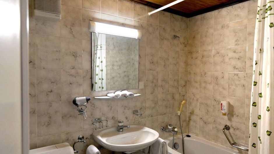Hotel Roemerhof, Leukerbad Room