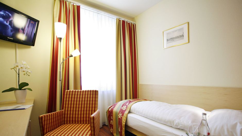 Hotel de la Paix Room