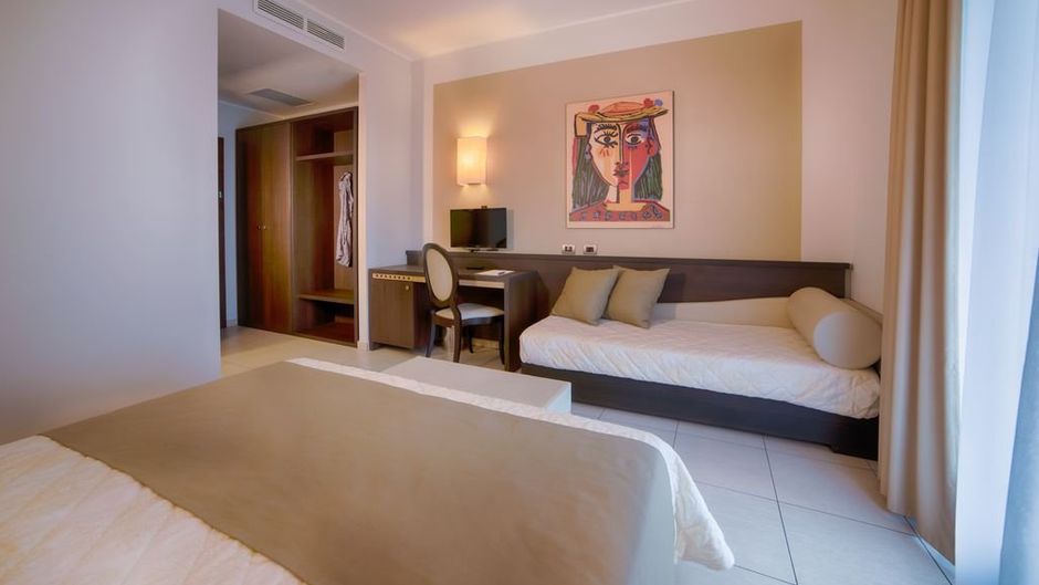 Lu' Hotel Room