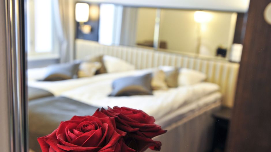 Hotel Red and Green Room