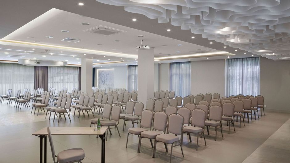 Witkowski Hotel Meeting