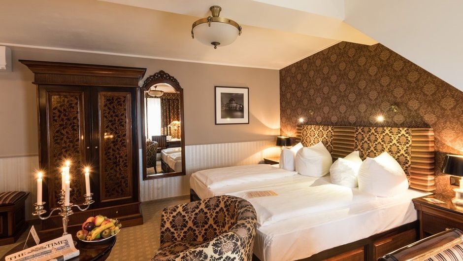 Myer's Hotel Berlin Room