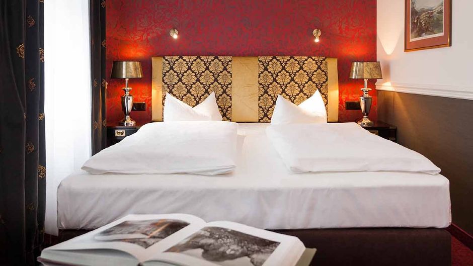 Myer's Hotel Berlin Room