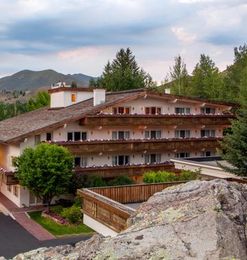 Knob Hill Inn