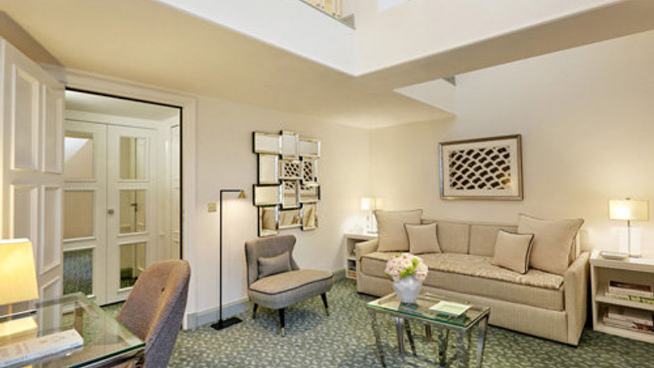 Le Burgundy Paris Suite
