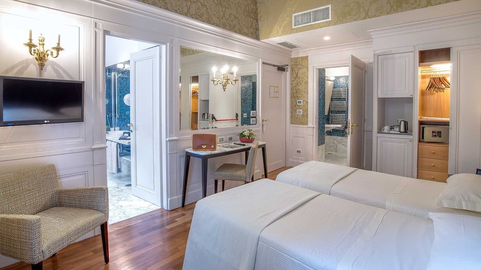 Albergo Del Senato Room