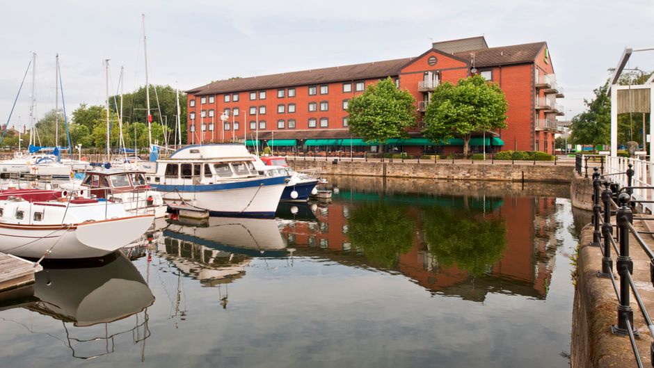 Holiday Inn Hull Marina Exterior