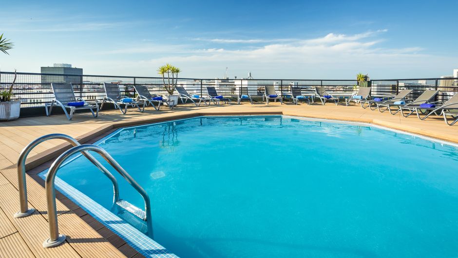 Holiday Inn Lisbon Pool
