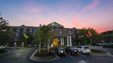 Holiday Inn Express/Suites Charleston-N