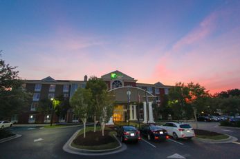Holiday Inn Express/Suites Charleston-N