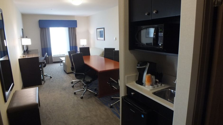 Holiday Inn Hotel & Suites Regina Suite