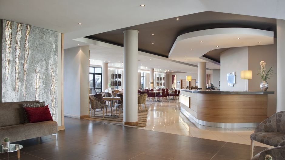 Holiday Inn Express Sandton-Woodmead Lobby
