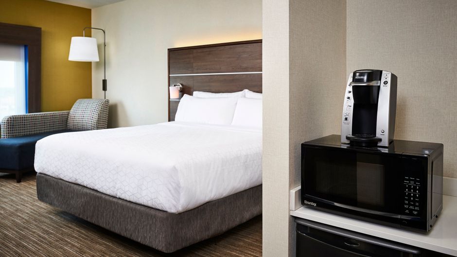 Holiday Inn Express & Suites Brantford Room