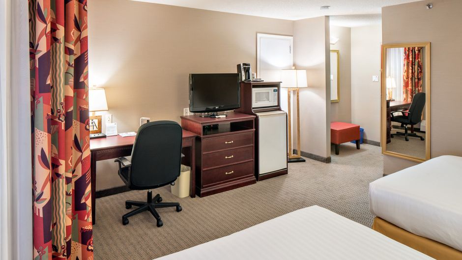 Holiday Inn Express Red Deer Room