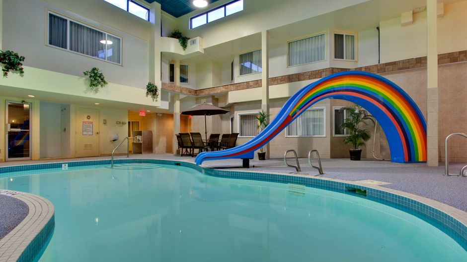 Holiday Inn Express Red Deer Pool
