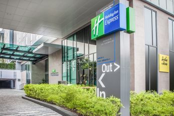 Holiday Inn Express Soi Soonvijai