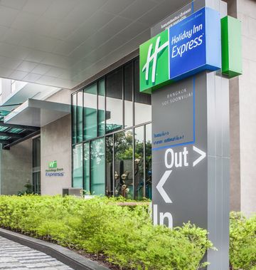 Holiday Inn Express Soi Soonvijai