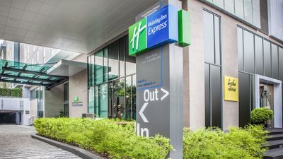 Holiday Inn Express Soi Soonvijai