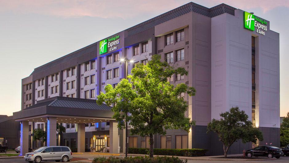 Holiday Inn Express & Suites Southwest Exterior
