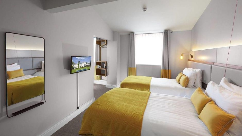 Chancellors Hotel Manchester Room