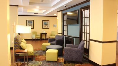 Holiday Inn Express & Suites Lebanon