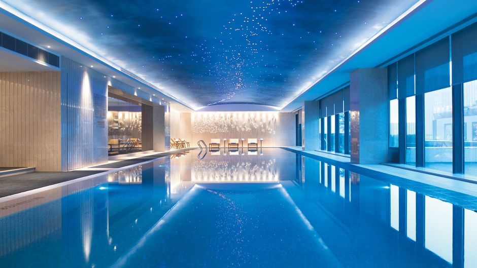 Crowne Plaza HEDA Pool
