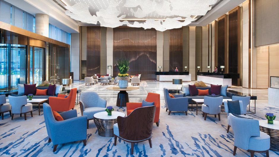 Crowne Plaza HEDA Lobby