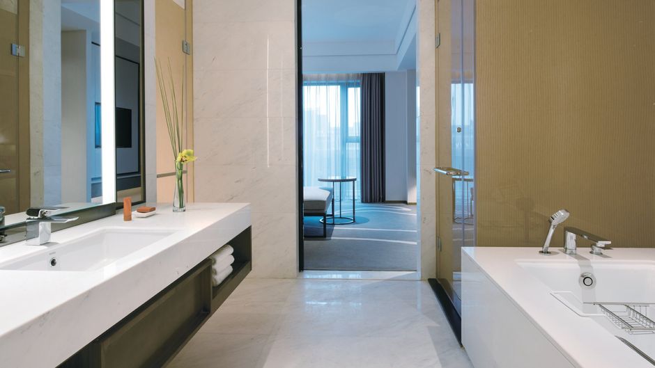 Crowne Plaza HEDA Room