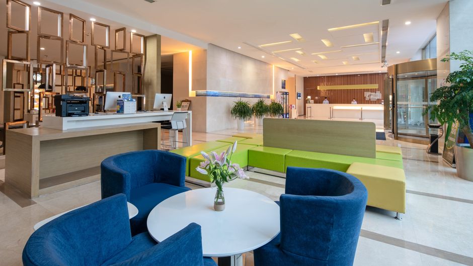 Holiday Inn Express Luoyang City Center Lobby
