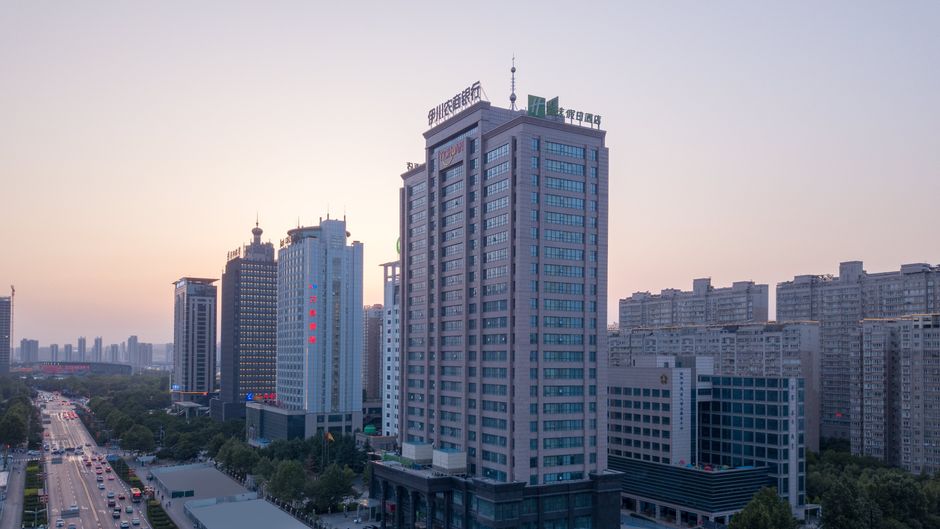 Holiday Inn Express Luoyang City Center Exterior