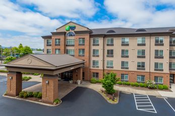 Holiday Inn Express Hotel & Suites
