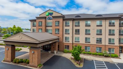 Holiday Inn Express Hotel & Suites