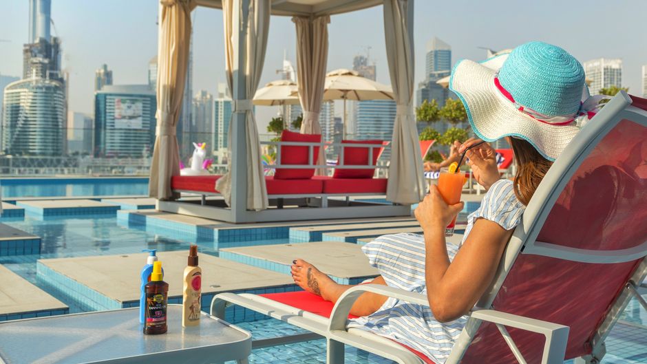 Canal Central Hotel-Business Bay Pool