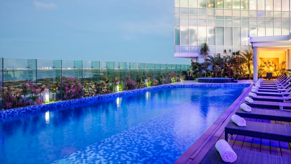 Fiesta Inn Cancun Las Americas Pool