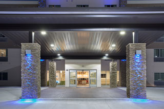 Holiday Inn Express & Sts North Lincoln