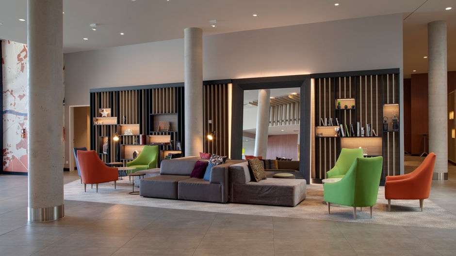 Holiday Inn Frankfurt Airport Lobby