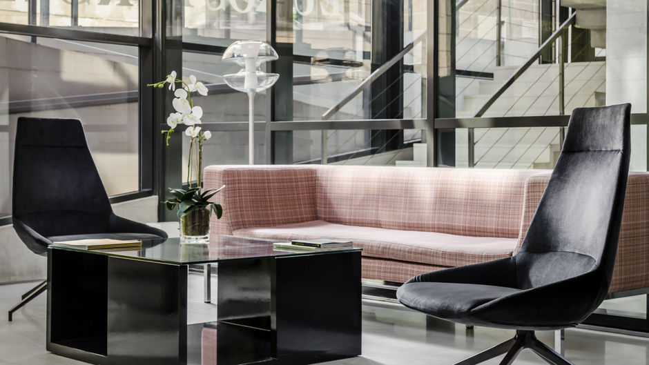 Ikonik Angli Lobby