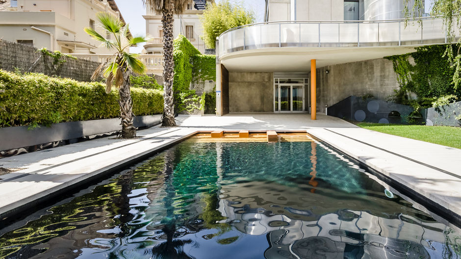 Ikonik Angli Pool