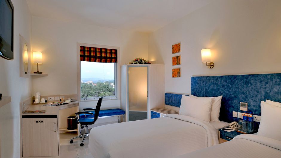 Hometel Chandigarh Room
