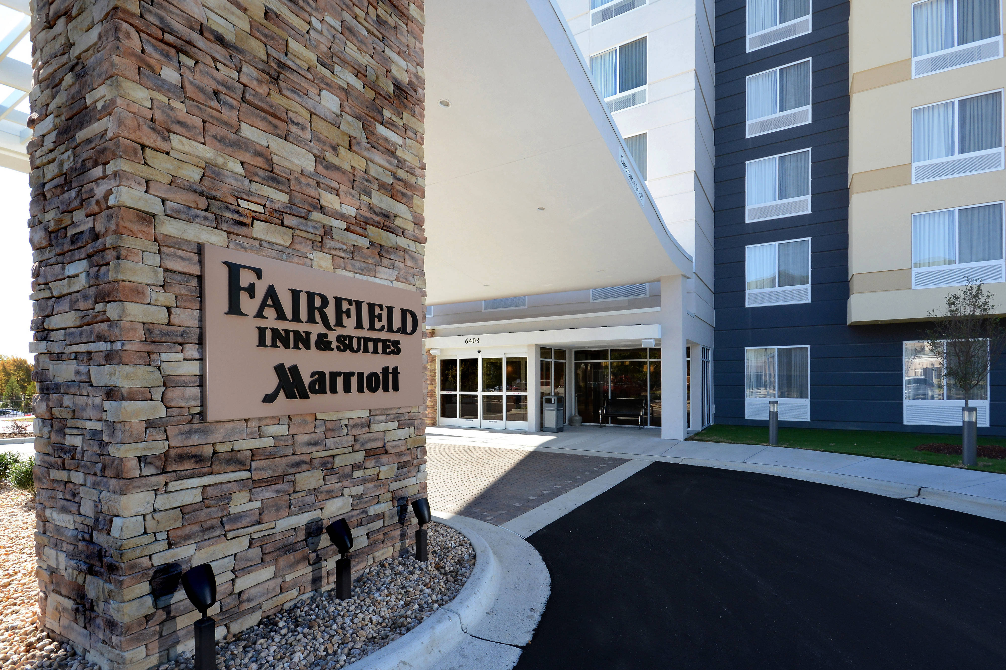 Fairfield Inn Suites Raleigh Northeast Tourist Class Raleigh NC   Rdufn Entrance 0043 Hor Clsc O 