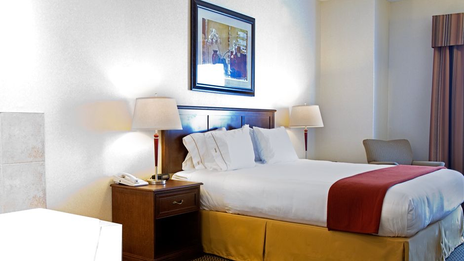 Holiday Inn Express & Suites Drayton Val Suite