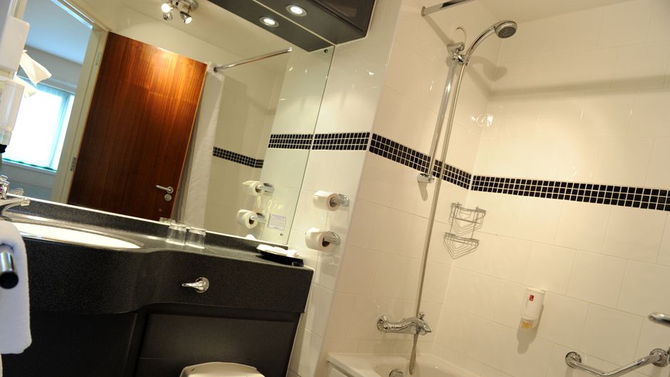 Holiday Inn Wolverhampton Racecourse Room