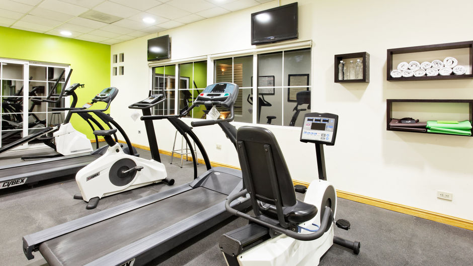 Holiday Inn Express Galerias Sn Jeronimo Health Club