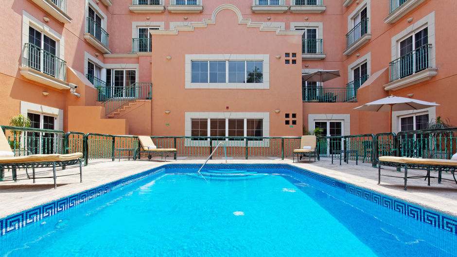 Holiday Inn Express Galerias Sn Jeronimo Pool