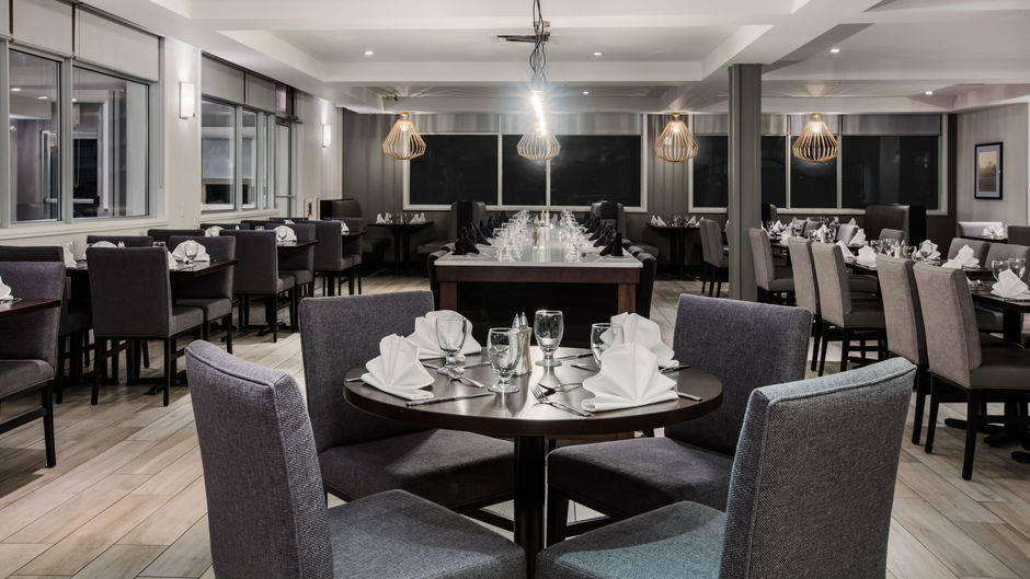 Holiday Inn Hotel & Suites Restaurant