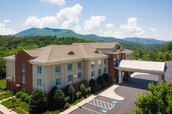 Holiday Inn Express Hotel & Suites