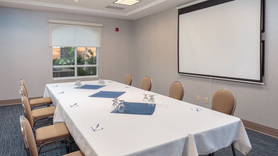 Holiday Inn Express & Suites Belleville Meeting